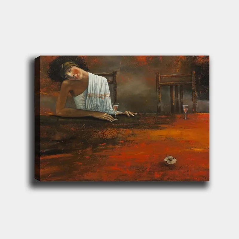 Lærred 70x100 cm - Kvinde læner sig afslappet over et bord med et glas i hånden, omgivet af en afdæmpet og varm atmosfære, Mørkerød / Brun / Beige