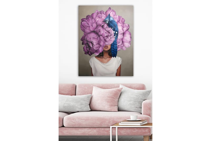 Lærred 70x100 cm - Kvinde med et hoved af store, lilla blomster og en blå fugl siddende på blomsterne - Lilla / Blå - Boligtilbehør - Billeder & kunst - Billeder på lærred