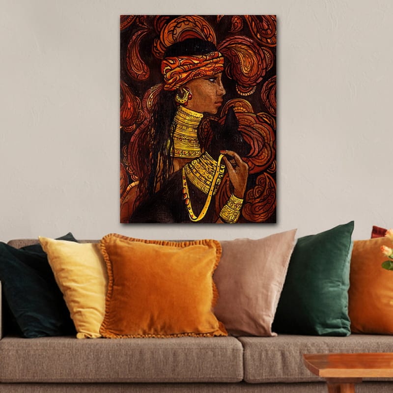 Lærred 70x100 cm - Kvinde med et sort dyr, omgivet af svingende mønstre i varme farver - Rød / Orange / Sort - Boligtilbehør - Billeder & kunst - Billeder på lærred