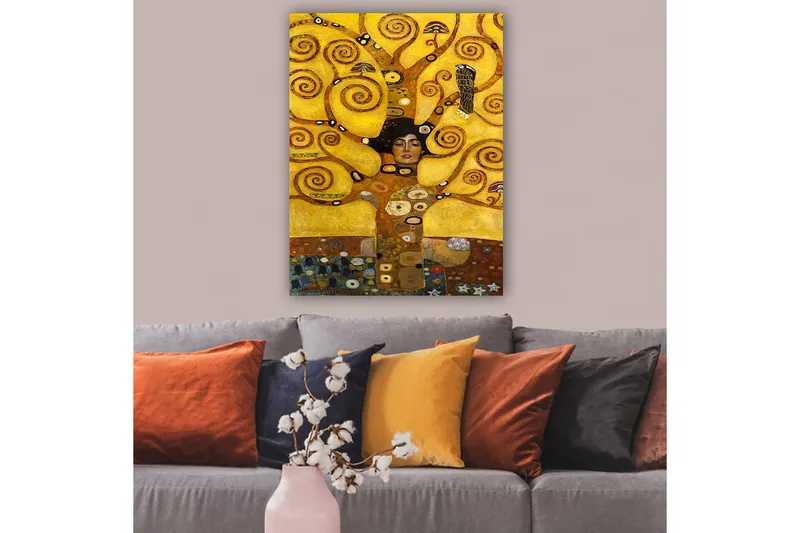 Lærred 70x100 cm - Kvinde med lukkede øjne omgivet af spinnende, gyldne grene og symbolske elementer - Guld / Brun / Sort - Boligtilbehør - Billeder & kunst - Billeder på lærred