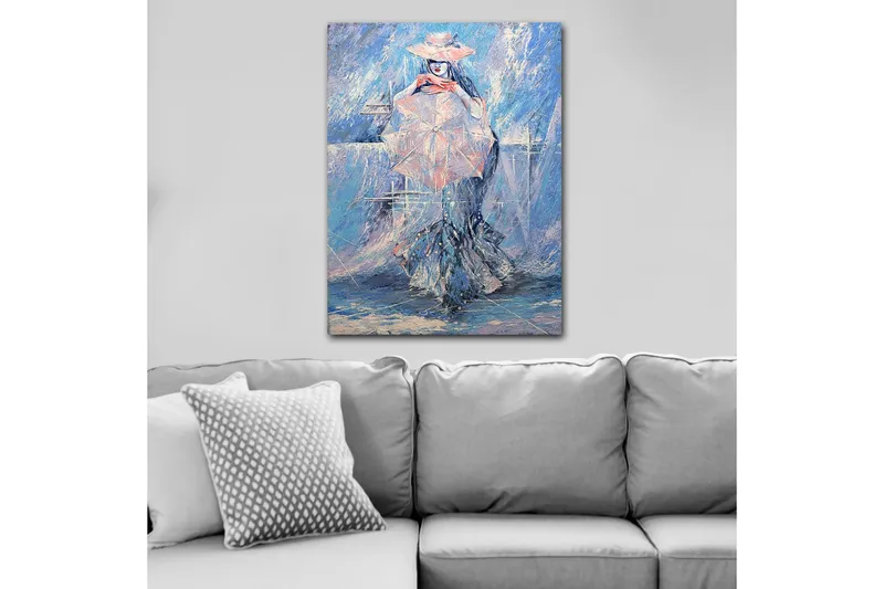 Lærred 70x100 cm - Kvinde med parasol iført en elegant kjole, omgivet af en drømmende, blålig baggrund, Blå / Lyserød / Hvid