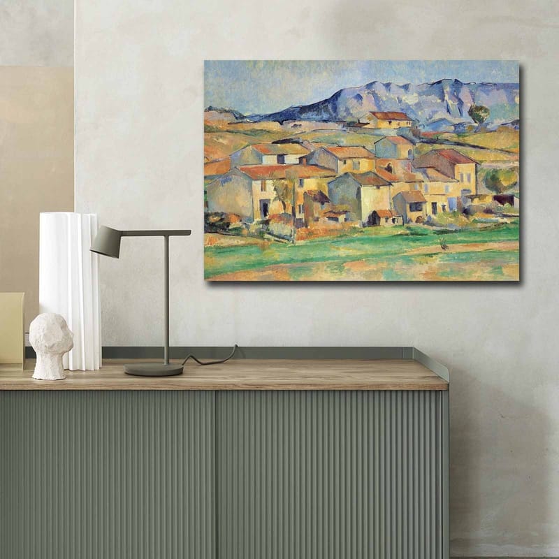 Lærred 70x100 cm - Landskabsmaleri med maleriske huse omgivet af grønne marker og bjerge i baggrunden - Gul / Grøn / Blå - Boligtilbehør - Billeder & kunst - Billeder på lærred