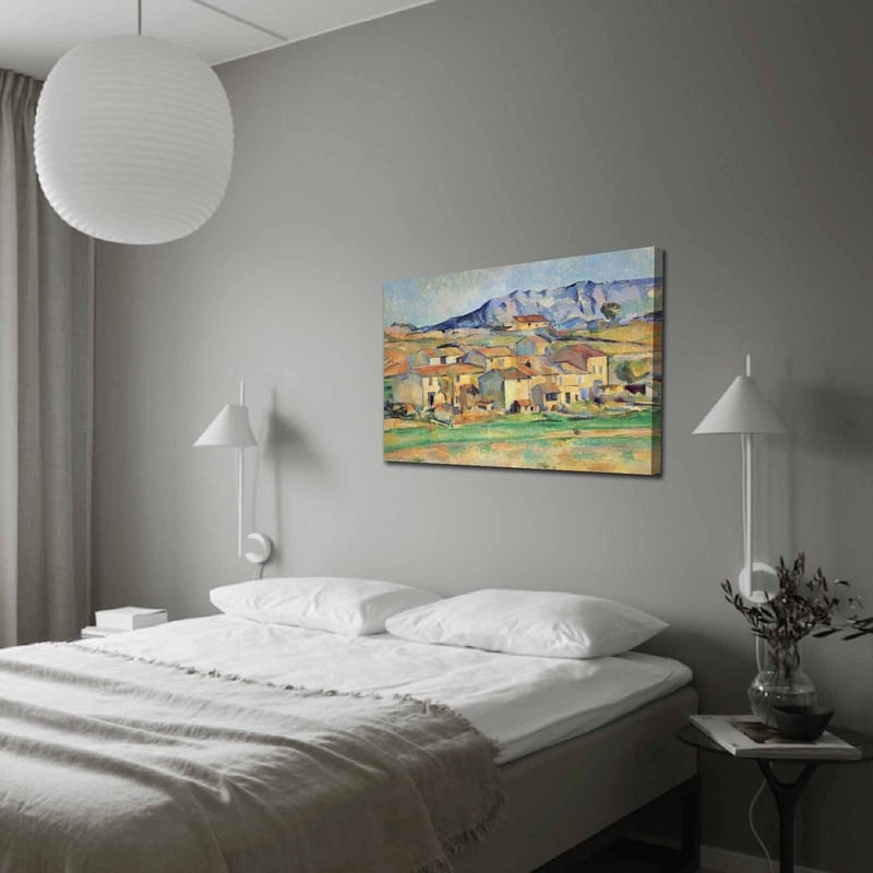 Lærred 70x100 cm - Landskabsmaleri med maleriske huse omgivet af grønne marker og bjerge i baggrunden, Gul / Grøn / Blå