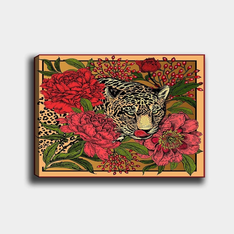 Lærred 70x100 cm - Leopard omgivet af farverige blomster og grønne blade, Rød / Grøn / Beige