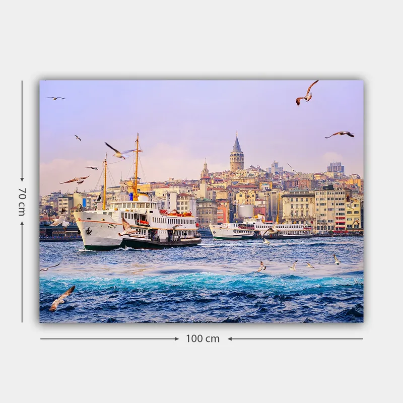 Lærred 70x100 cm - Livlig havnescene med både og en byskyline i baggrunden - Blå / Hvid / Gul - Boligtilbehør - Billeder & kunst - Billeder på lærred