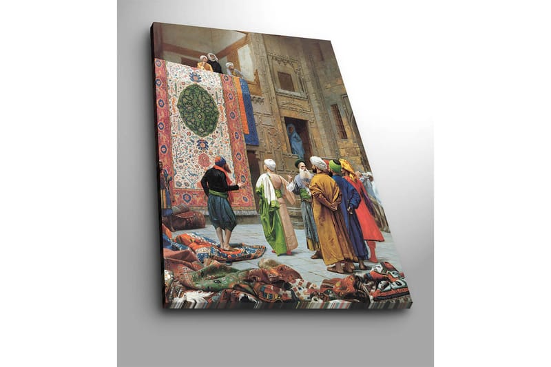 Lærred 70x100 cm - Livlig markedsscene med mænd, der diskuterer og beundrer et stort, farverigt tæppe - Rød / Grøn / Blå - Boligtilbehør - Billeder & kunst - Billeder på lærred