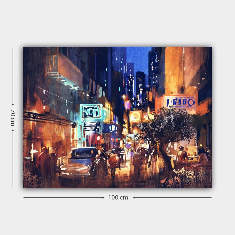Lærred 70x100 cm - Livligt bybillede med biler og mennesker, der bevæger sig gennem en natlig gade, omgivet af neonskilte og høje bygninger - Mørkeblå / Orange / Grøn - Boligtilbehør - Billeder & kunst - Billeder på lærred