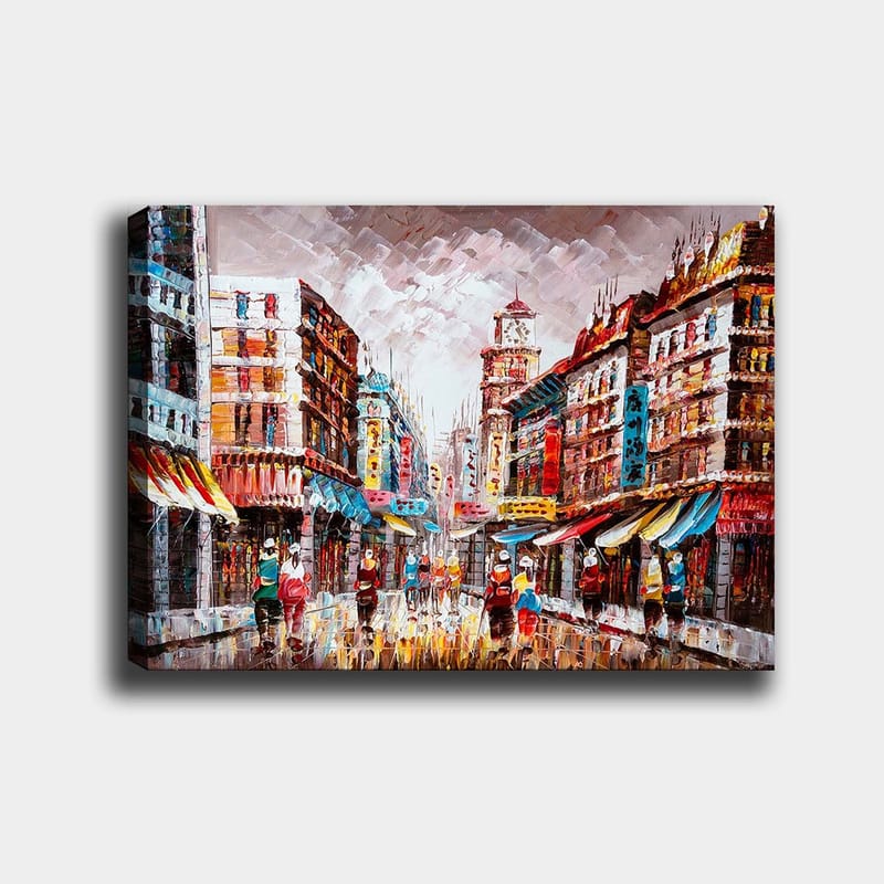 Lærred 70x100 cm - Livligt bybillede med farverige bygninger og mennesker, der går på en regnfuld gade, Rød / Blå / Gul