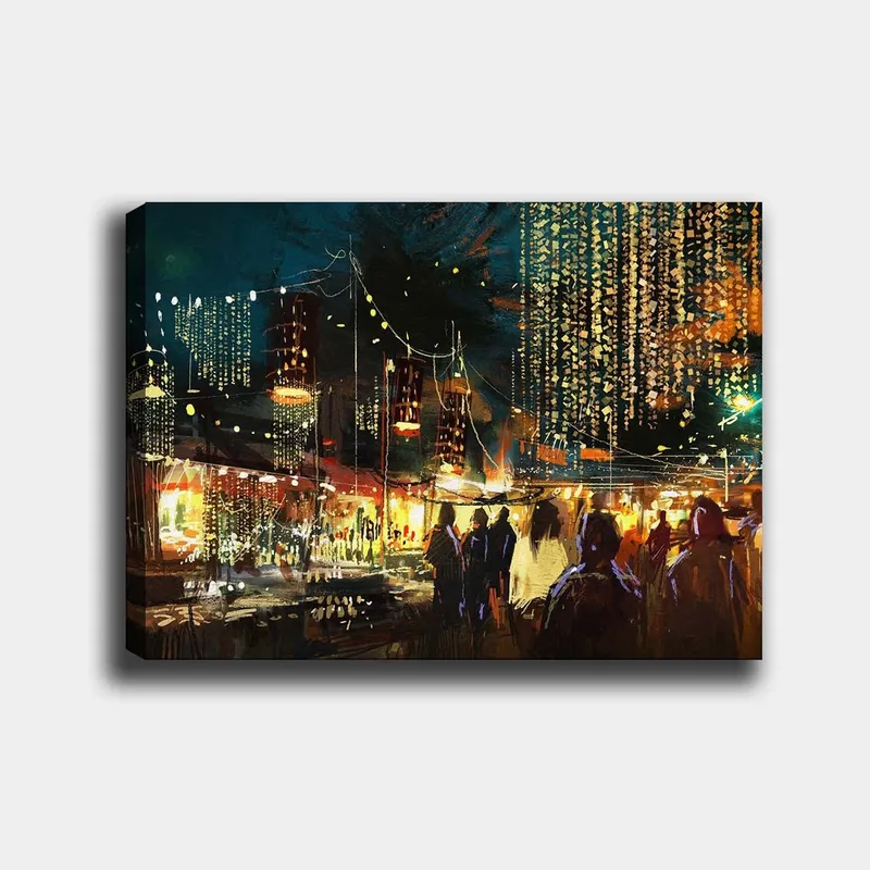 Lærred 70x100 cm - Livligt natmarked med mennesker og lys, der skaber en festlig atmosfære, Mørkeblå / Guld / Rød