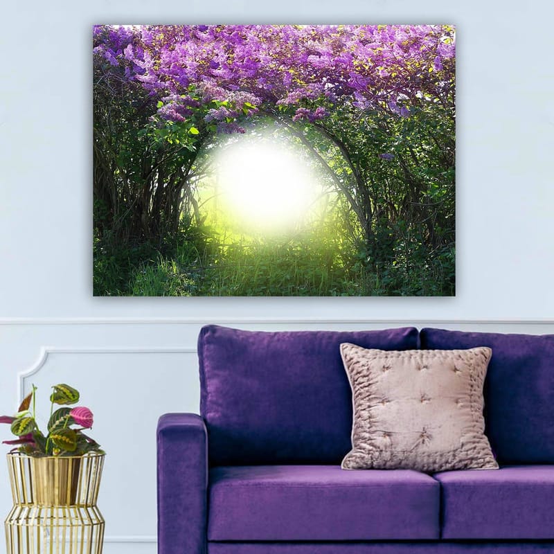Lærred 70x100 cm - Magisk portal omgivet af lilla blomster og grønt - Lilla / Grøn / Hvid - Boligtilbehør - Billeder & kunst - Billeder på lærred