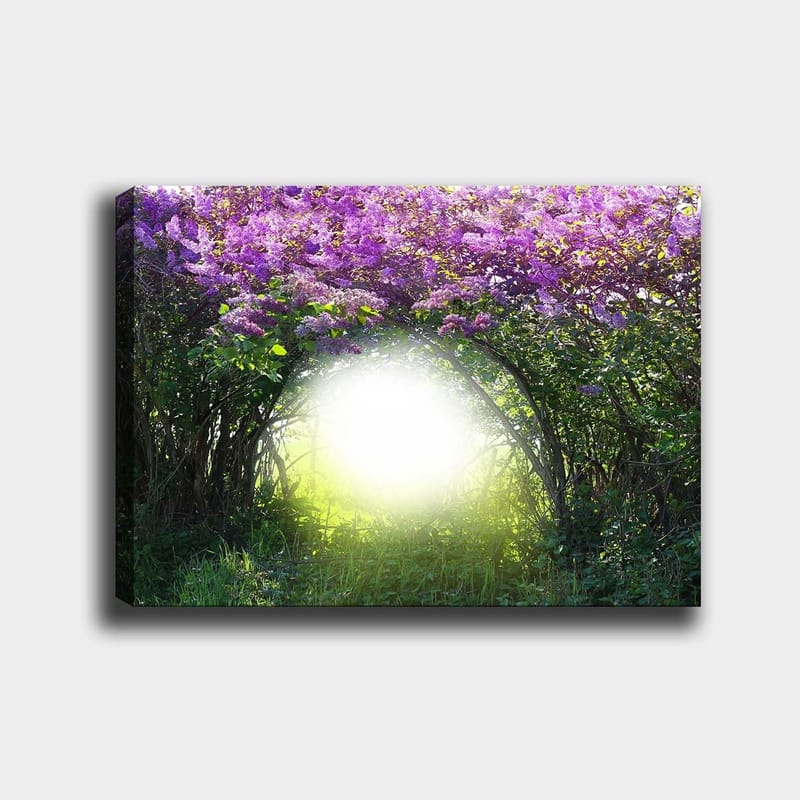 Lærred 70x100 cm - Magisk portal omgivet af lilla blomster og grønt, Lilla / Grøn / Hvid