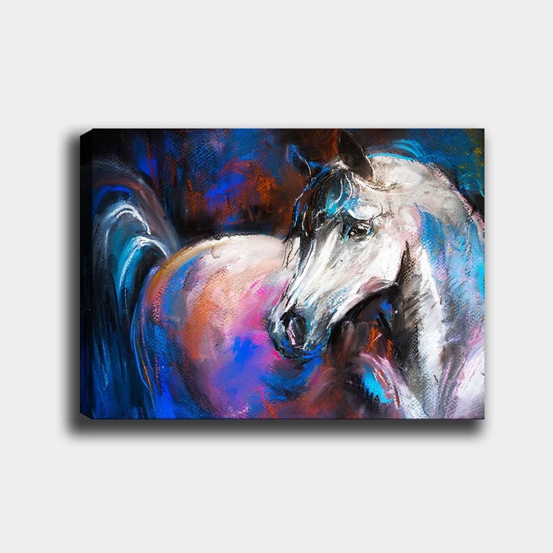 Lærred 70x100 cm - Majestætisk hvid hest med farverige detaljer i baggrunden - Hvid / Blå / Lyserød - Boligtilbehør - Billeder & kunst - Billeder på lærred