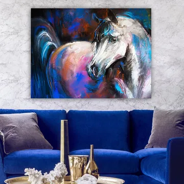 Lærred 70x100 cm - Majestætisk hvid hest med farverige detaljer i baggrunden - Hvid / Blå / Lyserød - Boligtilbehør - Billeder & kunst - Billeder på lærred