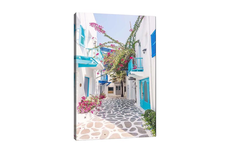 Lærred 70x100 cm - Malerisk gyde med hvide huse og farverige blomster i middelhavsmiljø, Blå / Lyserød / Hvid