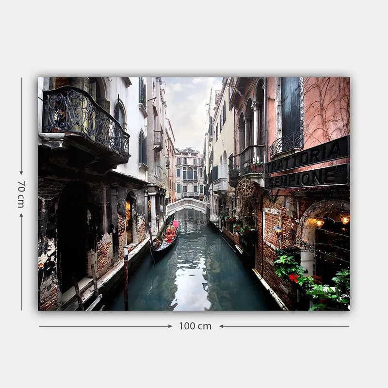Lærred 70x100 cm - Malerisk kanal i Venedig med gondoler og historiske bygninger - Mørkeblå / Teglrød / Grøn - Boligtilbehør - Billeder & kunst - Billeder på lærred