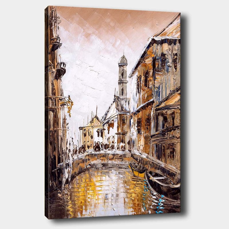Lærred 70x100 cm - Malerisk kanal med historiske bygninger og både i bymiljø, Guld / Brun / Hvid