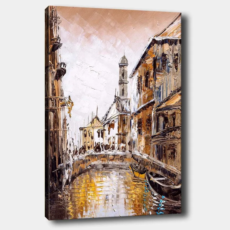 Lærred 70x100 cm - Malerisk kanal med historiske bygninger og både i bymiljø, Guld / Brun / Hvid