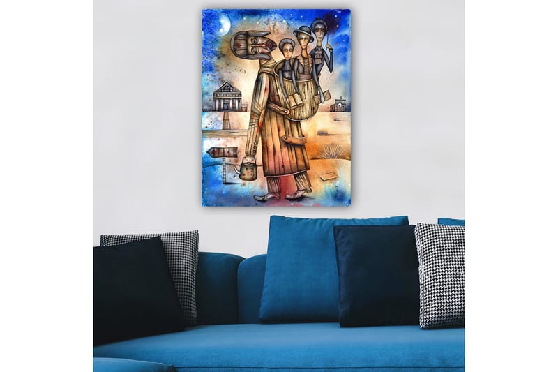 Lærred 70x100 cm - Mand med en kvinde og et barn på ryggen, omgivet af et landskab med huse og et skilt - Blå / Brun / Beige - Boligtilbehør - Billeder & kunst - Billeder på lærred