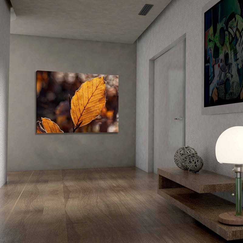 Lærred 70x100 cm - Nærbillede af et gyldent efterårsblad med detaljerede årer - Gyldenorange / Brun - Boligtilbehør - Billeder & kunst - Billeder på lærred