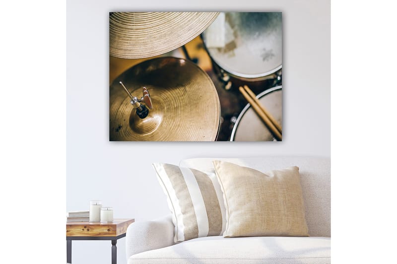Lærred 70x100 cm - Nærbillede af et sæt trommer og bækkener, Guld / Sort / Sølv