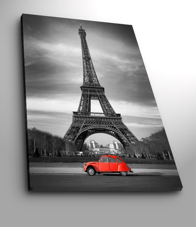 Lærred 70x100 cm - Rød bil foran Eiffeltårnet i sort-hvid, Rød / Sort / Grå