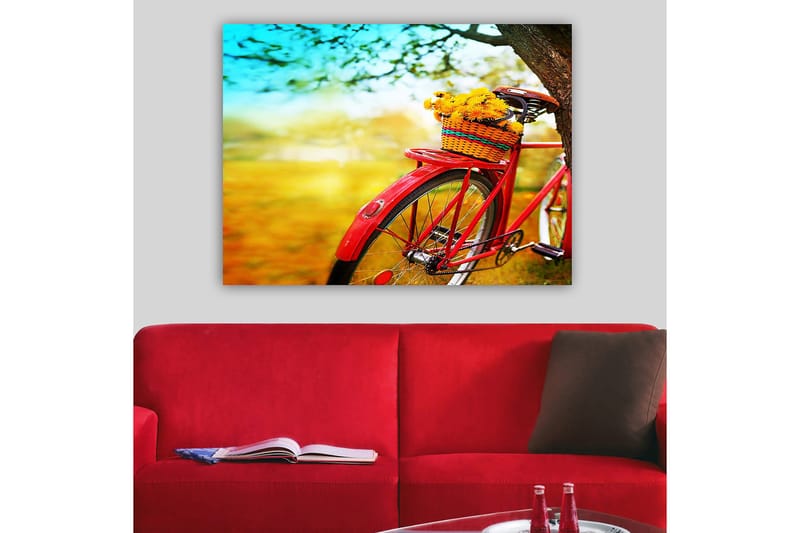 Lærred 70x100 cm - Rød cykel med en kurv fyldt med gule blomster - Rød / Gul / Grøn - Boligtilbehør - Billeder & kunst - Billeder på lærred