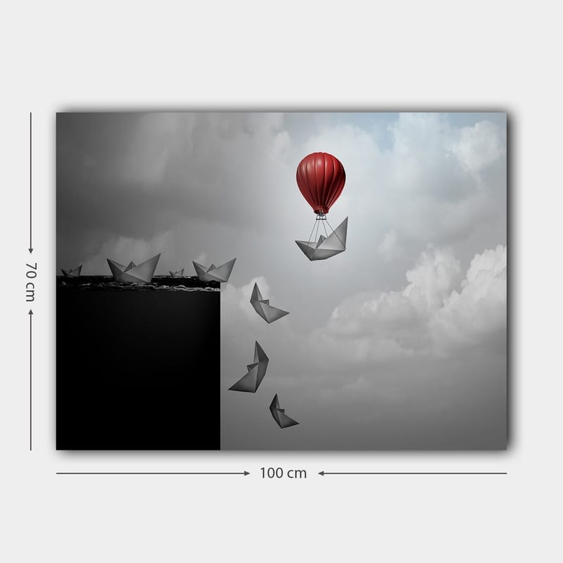 Lærred 70x100 cm - Rød varmluftballon svæver over en sort afgrund med papirbåde svævende nedenunder - Rød / Sort / Grå - Boligtilbehør - Billeder & kunst - Billeder på lærred