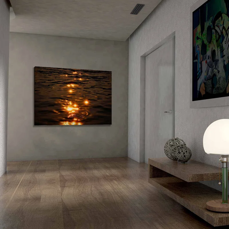 Lærred 70x100 cm - Reflektioner af sollys på en stille vandoverflade - Guld / Mørkebrun - Boligtilbehør - Billeder & kunst - Billeder på lærred