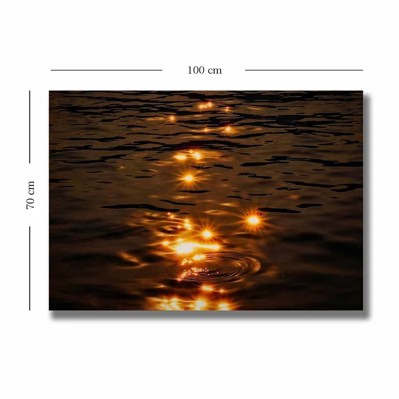 Lærred 70x100 cm - Reflektioner af sollys på en stille vandoverflade - Guld / Mørkebrun - Boligtilbehør - Billeder & kunst - Billeder på lærred