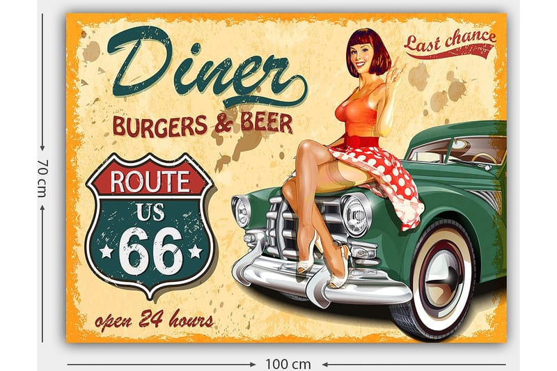 Lærred 70x100 cm - Retroinspireret maleri med en kvinde i en rød kjole med hvide prikker, der sidder på en veteranbil på en diner - Rød / Grøn / Beige - Boligtilbehør - Billeder & kunst - Billeder på lærred