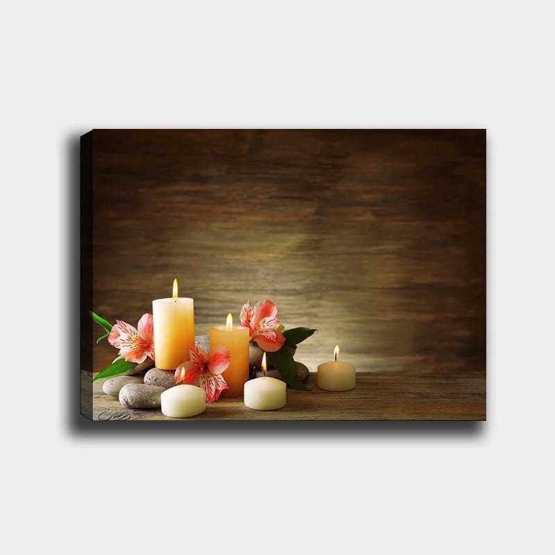 Lærred 70x100 cm - Rolig komposition af skinnende lys og lyserøde blomster på sten, Lysegul / Pink / Grøn