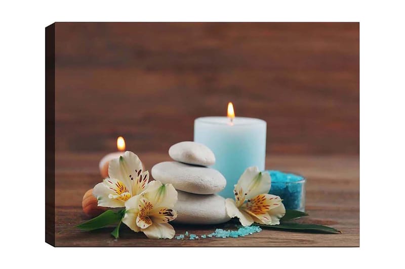 Lærred 70x100 cm - Rolig komposition af sten, blomster og stearinlys, der skaber en afslappende atmosfære, Lyseblå / Hvid / Grøn