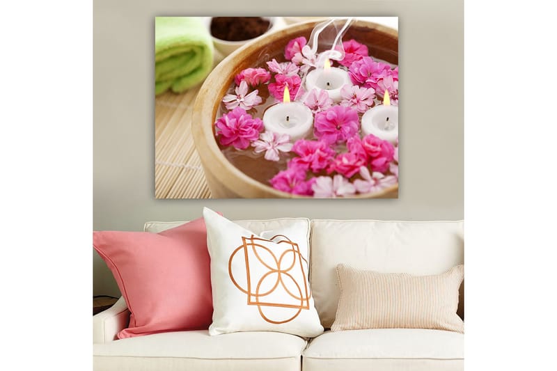 Lærred 70x100 cm - Rolig og afslappende skål med flydende blomster og stearinlys - Lyserød / Hvid / Gul - Boligtilbehør - Billeder & kunst - Billeder på lærred