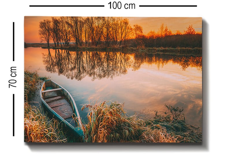Lærred 70x100 cm - Rolig sø med en båd på bredden i en smuk solnedgang - Orange / Grøn / Brun - Boligtilbehør - Billeder & kunst - Billeder på lærred