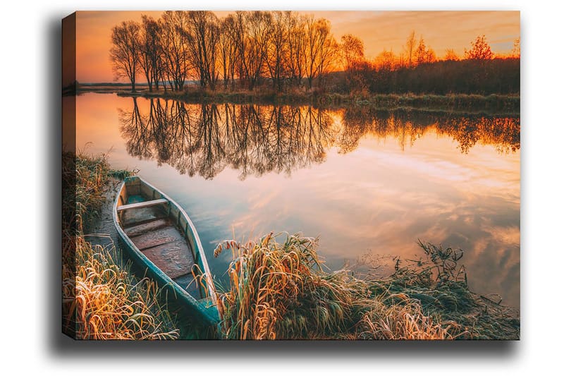 Lærred 70x100 cm - Rolig sø med en båd på bredden i en smuk solnedgang - Orange / Grøn / Brun - Boligtilbehør - Billeder & kunst - Billeder på lærred
