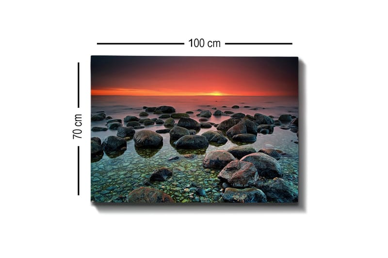Lærred 70x100 cm - Rolig strand med klippeblokke, der reflekterer en smuk solnedgang i horisonten - Mørkegrå / Grøn / Orange - Boligtilbehør - Billeder & kunst - Billeder på lærred