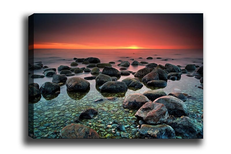 Lærred 70x100 cm - Rolig strand med klippeblokke, der reflekterer en smuk solnedgang i horisonten, Mørkegrå / Grøn / Orange