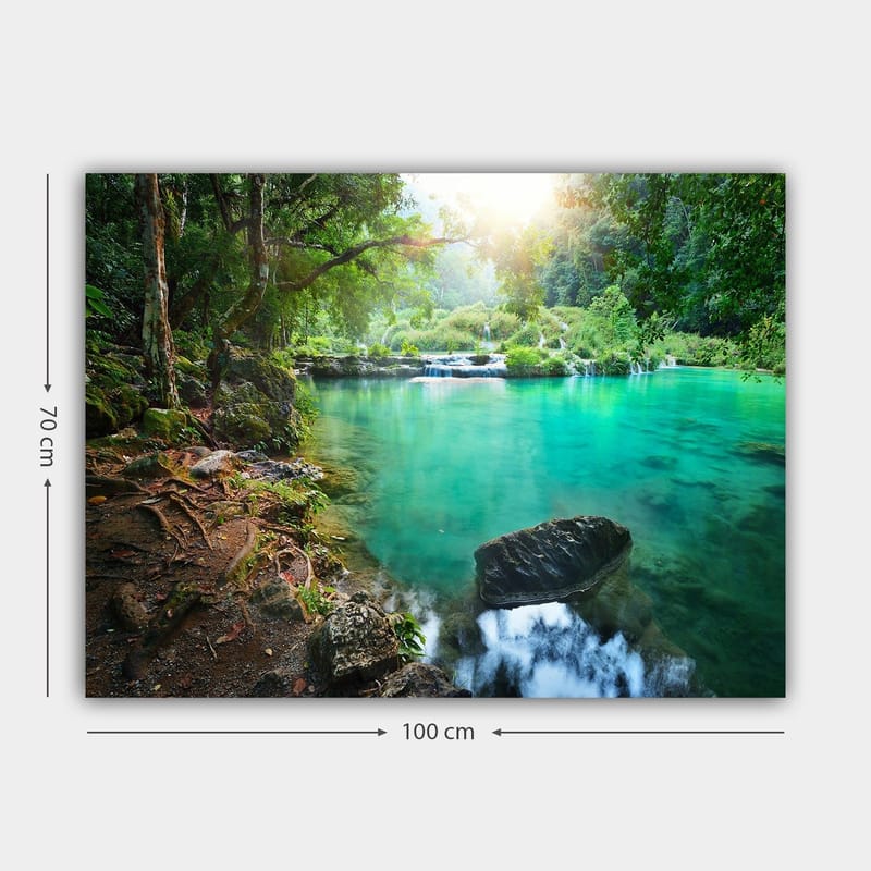 Lærred 70x100 cm - Roligt og naturskønt vandfald med klart, turkisblåt vand omgivet af frodigt grønt - Turkis / Grøn / Brun - Boligtilbehør - Billeder & kunst - Billeder på lærred