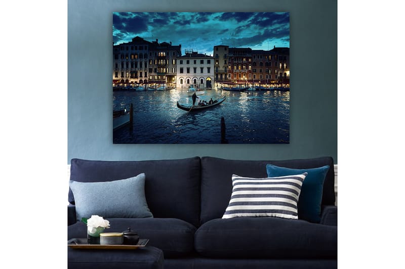 Lærred 70x100 cm - Romantisk gondoltur i Venedig i skumringen, Mørkeblå / Lyseblå / Guld