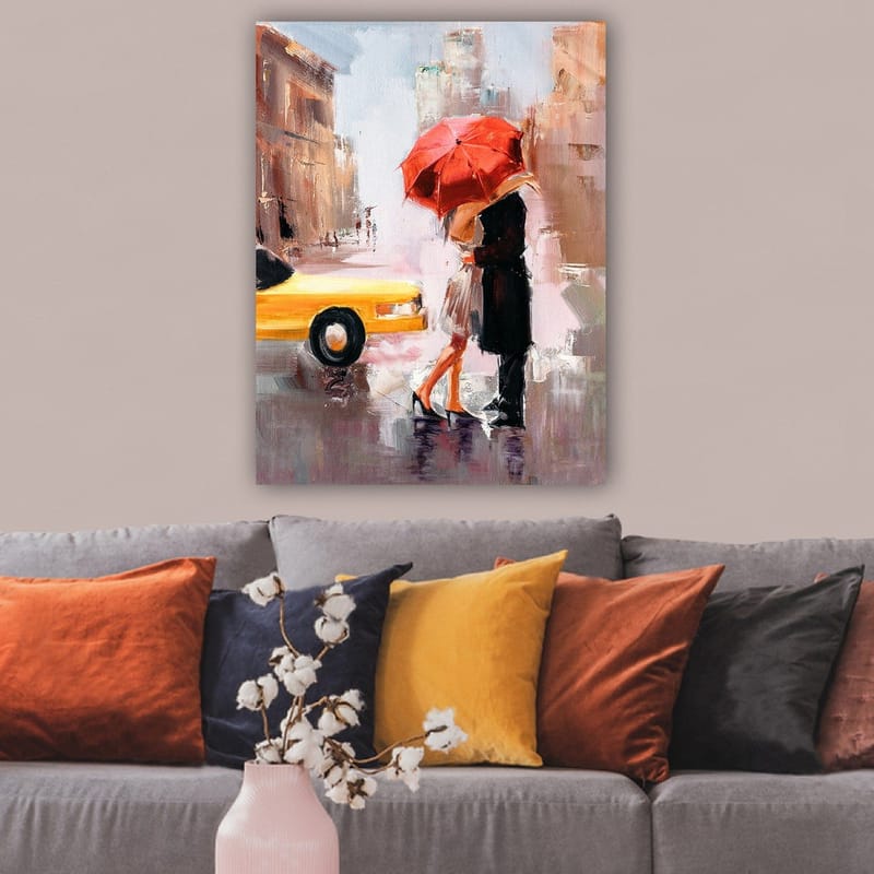 Lærred 70x100 cm - Romantisk kys under en rød paraply i urbane omgivelser - Rød / Sort / Gul - Boligtilbehør - Billeder & kunst - Billeder på lærred