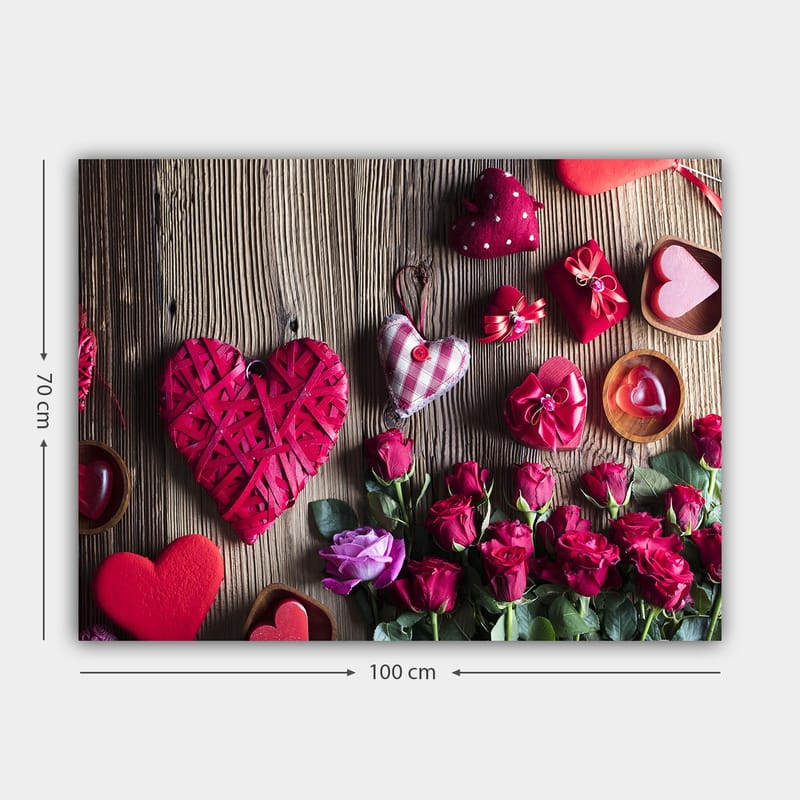 Lærred 70x100 cm - Romantisk samling af hjerteformede dekorationer og roser - Rød / Grøn / Lyserød - Boligtilbehør - Billeder & kunst - Billeder på lærred