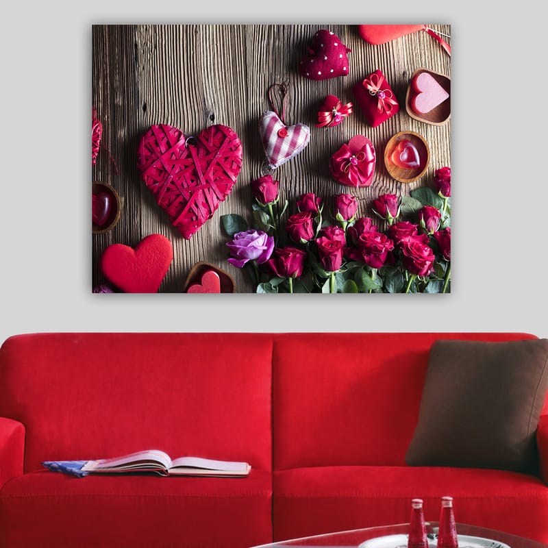 Lærred 70x100 cm - Romantisk samling af hjerteformede dekorationer og roser - Rød / Grøn / Lyserød - Boligtilbehør - Billeder & kunst - Billeder på lærred