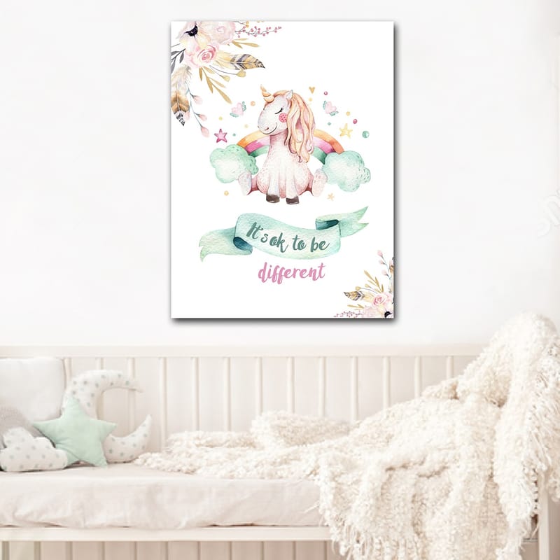 Lærred 70x100 cm - Sød enhjørning sidder på skyer med en regnbue i baggrunden - Lyserød / Mintgrøn / Lysegul - Boligtilbehør - Billeder & kunst - Billeder på lærred