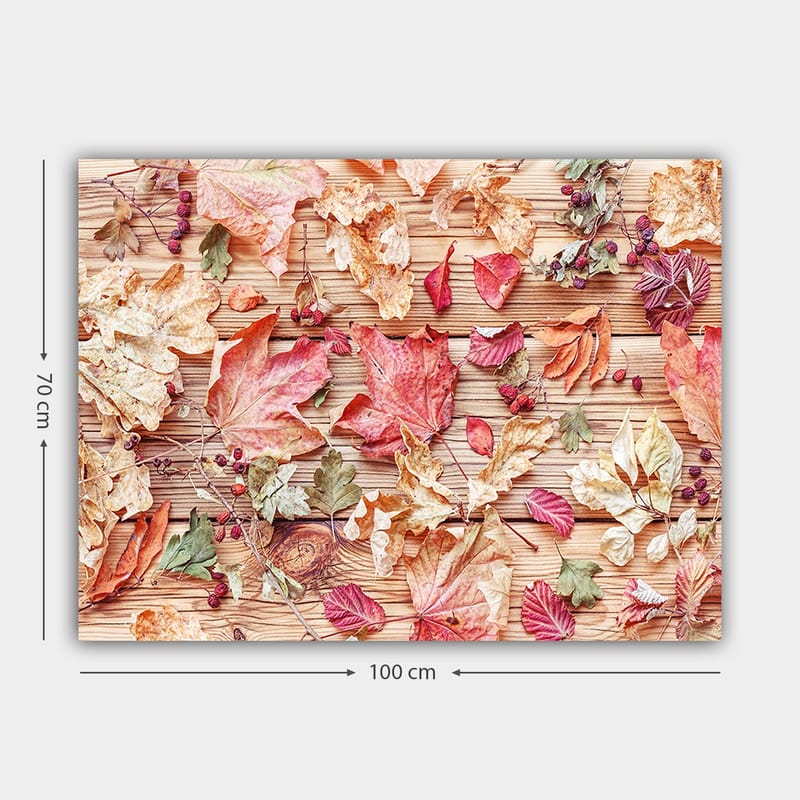 Lærred 70x100 cm - Samling af efterårsblade i forskellige farver liggende på en træoverflade - Rød / Gul / Grøn - Boligtilbehør - Billeder & kunst - Billeder på lærred