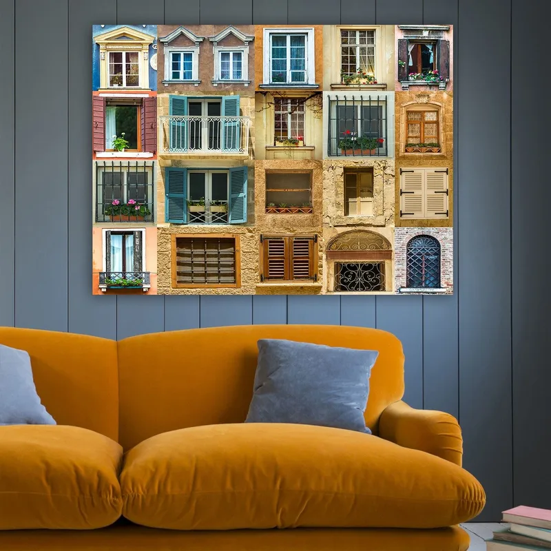 Lærred 70x100 cm - Samling af farverige vinduer og altaner, der viser forskellige arkitektoniske stilarter, Guld / Blå / Terrakotta