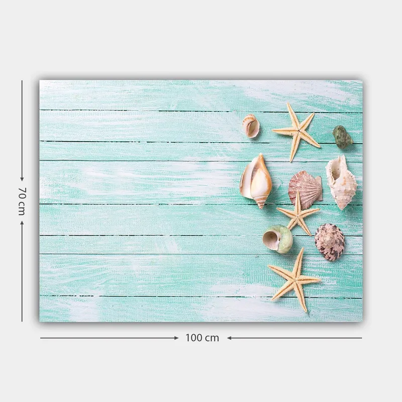 Lærred 70x100 cm - Samling af skaller og søstjerner på en lyseblå træoverflade - Lyseblå / Beige / Grøn - Boligtilbehør - Billeder & kunst - Billeder på lærred