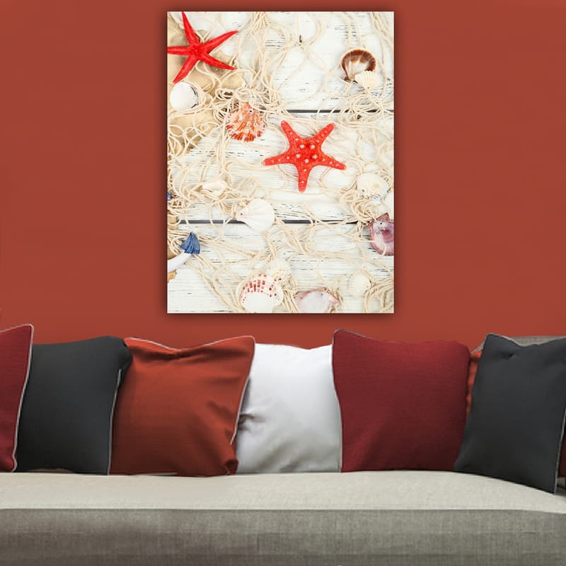 Lærred 70x100 cm - Samling af skaller og stjerneformede søstjerner på et net - Rød / Beige / Hvid - Boligtilbehør - Billeder & kunst - Billeder på lærred