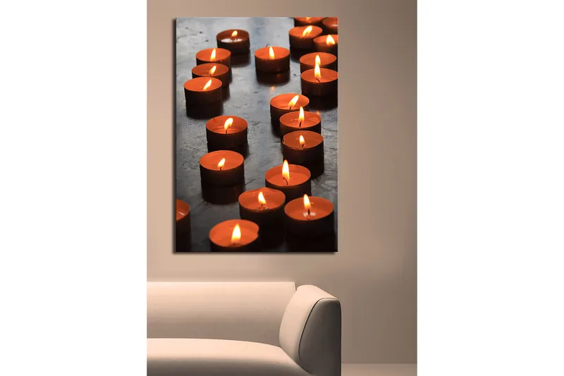 Lærred 70x100 cm - Samling af tændte fyrfadslys, der skaber en varm og indbydende atmosfære - Orange / Sort - Boligtilbehør - Billeder & kunst - Billeder på lærred