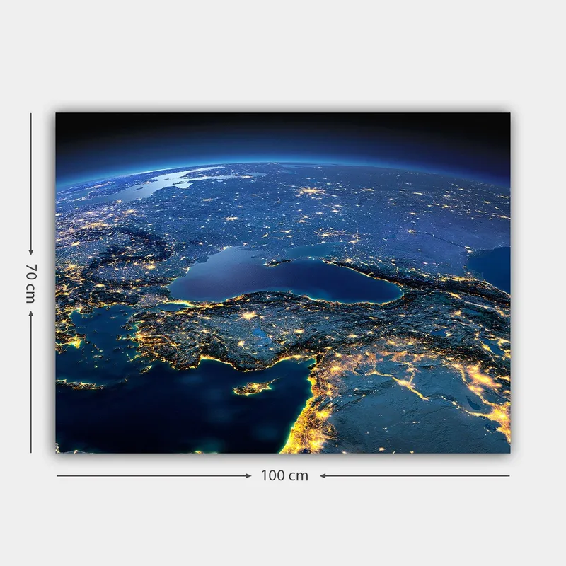Lærred 70x100 cm - Satellitbillede, der viser Europa og dele af Asien med natlys og havoverflader - Mørkeblå / Lysegul / Grå - Boligtilbehør - Billeder & kunst - Billeder på lærred