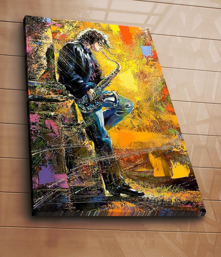 Lærred 70x100 cm - Saxofonist spiller med passion i et farverigt miljø - Gul / Blå / Sort - Boligtilbehør - Billeder & kunst - Billeder på lærred